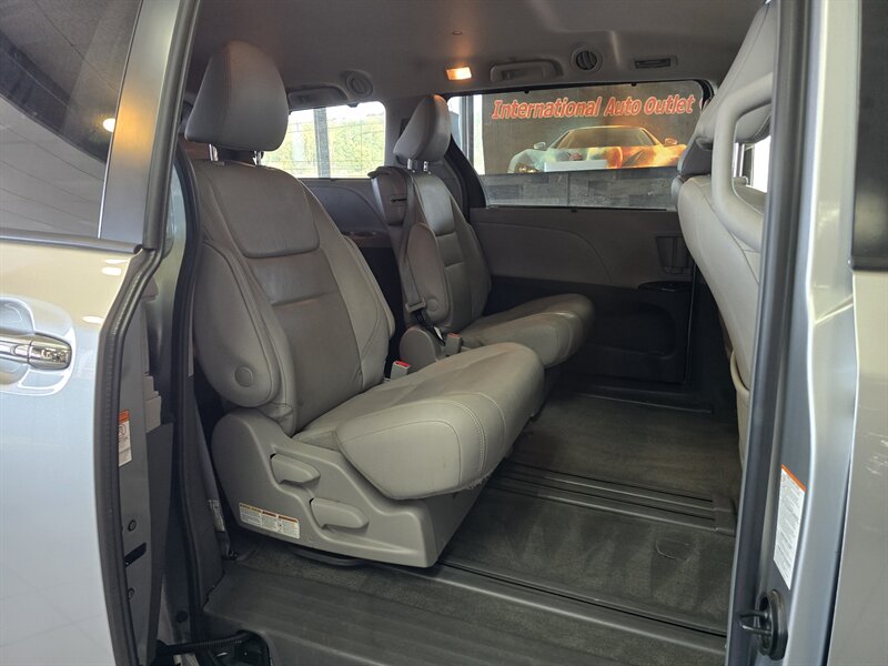 2019 Toyota Sienna XLE 7-Passenger 4DR MINI-VAN - Photo 15 - Hamilton, OH 45015