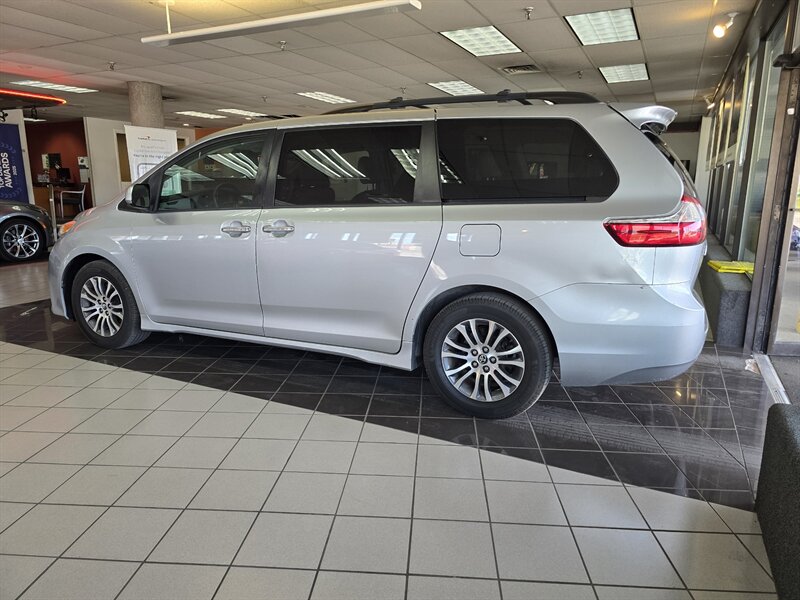 2019 Toyota Sienna XLE 7-Passenger 4DR MINI-VAN - Photo 6 - Hamilton, OH 45015
