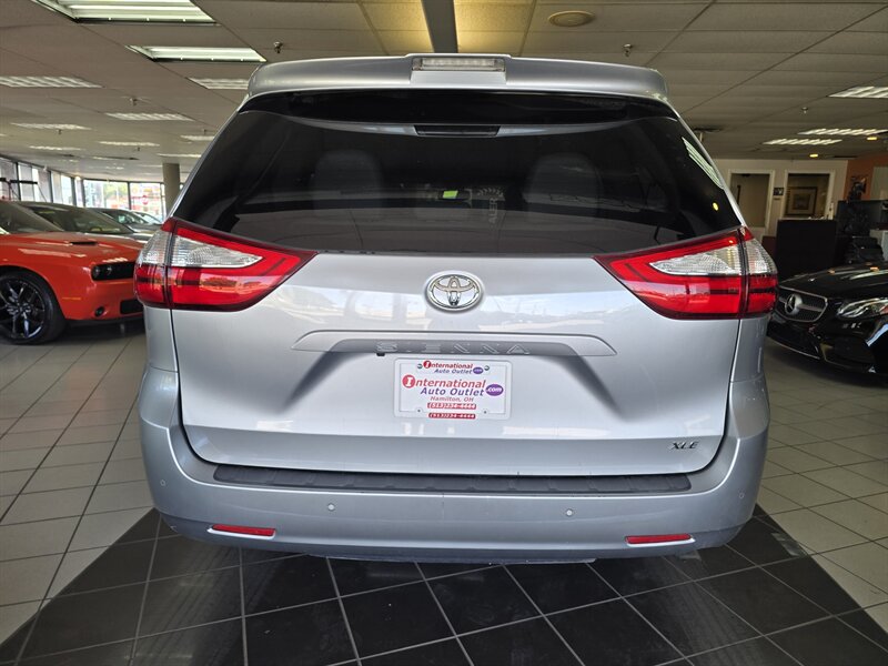 2019 Toyota Sienna XLE 7-Passenger 4DR MINI-VAN - Photo 5 - Hamilton, OH 45015