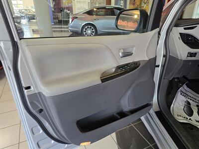 2019 Toyota Sienna XLE 7-Passenger 4DR MINI-VAN - Photo 7 - Hamilton, OH 45015