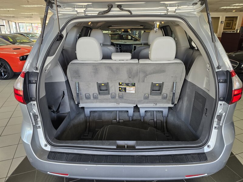 2019 Toyota Sienna XLE 7-Passenger 4DR MINI-VAN - Photo 33 - Hamilton, OH 45015