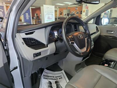 2019 Toyota Sienna XLE 7-Passenger 4DR MINI-VAN - Photo 8 - Hamilton, OH 45015
