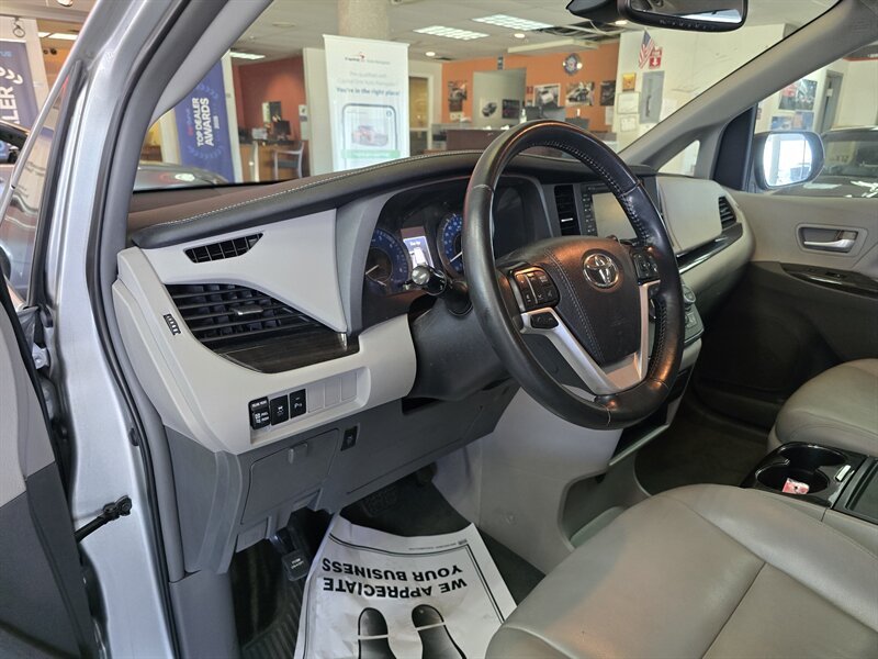 2019 Toyota Sienna XLE 7-Passenger 4DR MINI-VAN - Photo 8 - Hamilton, OH 45015