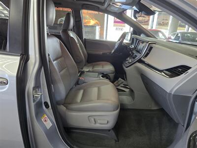 2019 Toyota Sienna XLE 7-Passenger 4DR MINI-VAN - Photo 14 - Hamilton, OH 45015