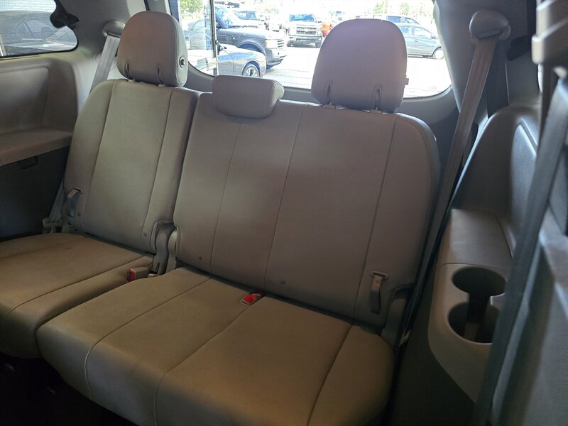 2019 Toyota Sienna XLE 7-Passenger 4DR MINI-VAN - Photo 11 - Hamilton, OH 45015
