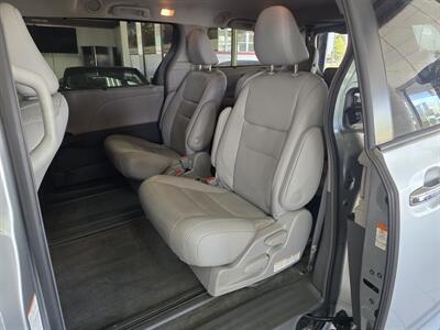 2019 Toyota Sienna XLE 7-Passenger 4DR MINI-VAN - Photo 10 - Hamilton, OH 45015