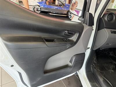 2015 Nissan NV200 S   - Photo 15 - Hamilton, OH 45015