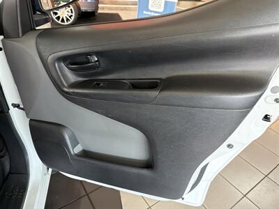 2015 Nissan NV200 S   - Photo 20 - Hamilton, OH 45015