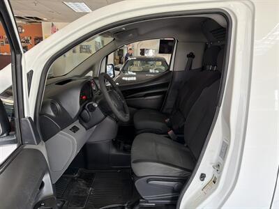 2015 Nissan NV200 S   - Photo 9 - Hamilton, OH 45015