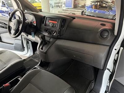 2015 Nissan NV200 S   - Photo 19 - Hamilton, OH 45015