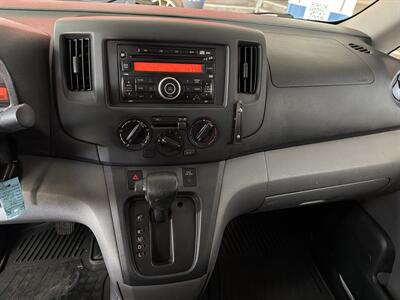 2015 Nissan NV200 S   - Photo 14 - Hamilton, OH 45015