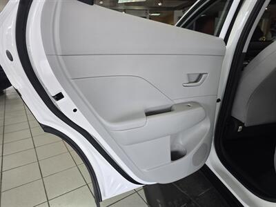 2024 Hyundai KONA SE 4DR SUV AWD - Photo 9 - Hamilton, OH 45015