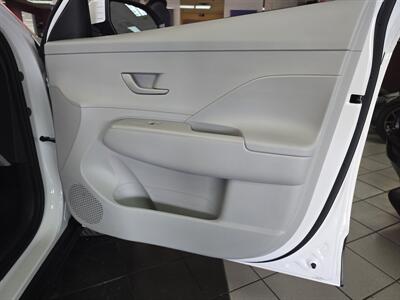 2024 Hyundai KONA SE 4DR SUV AWD - Photo 11 - Hamilton, OH 45015