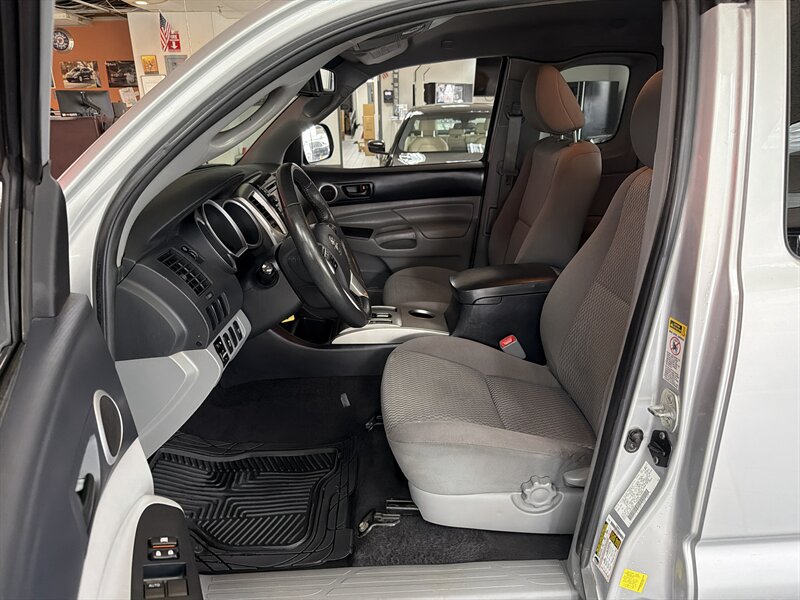 2013 Toyota Tacoma Base 4DR ACCESS CAB - Photo 7 - Hamilton, OH 45015