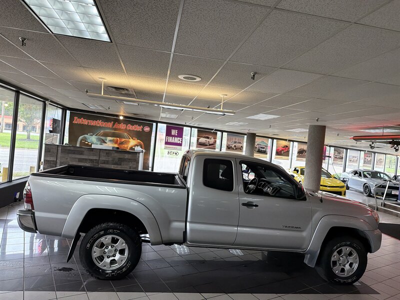 2013 Toyota Tacoma Base 4DR ACCESS CAB - Photo 5 - Hamilton, OH 45015