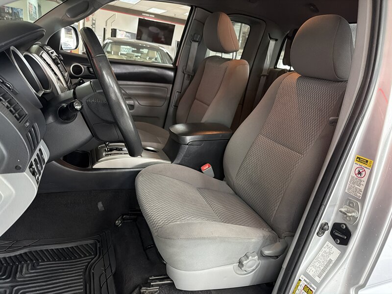2013 Toyota Tacoma Base 4DR ACCESS CAB - Photo 10 - Hamilton, OH 45015