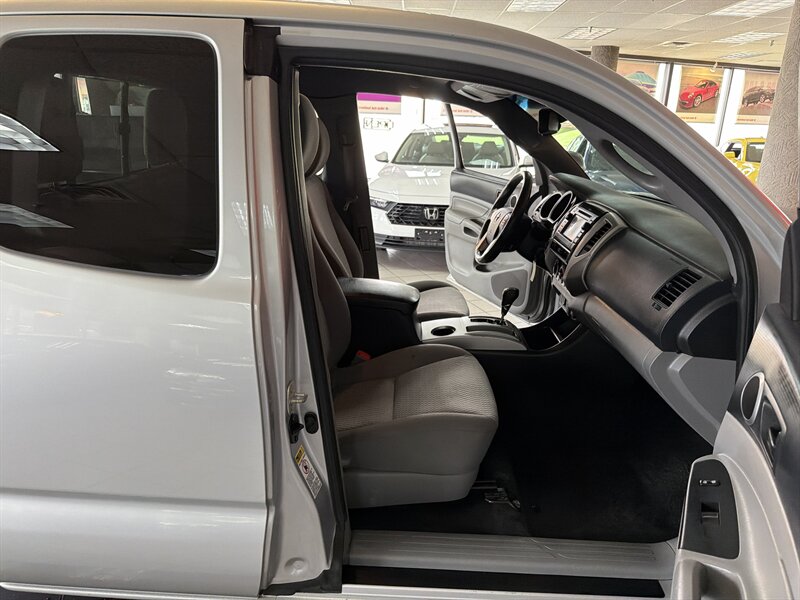2013 Toyota Tacoma Base 4DR ACCESS CAB - Photo 18 - Hamilton, OH 45015