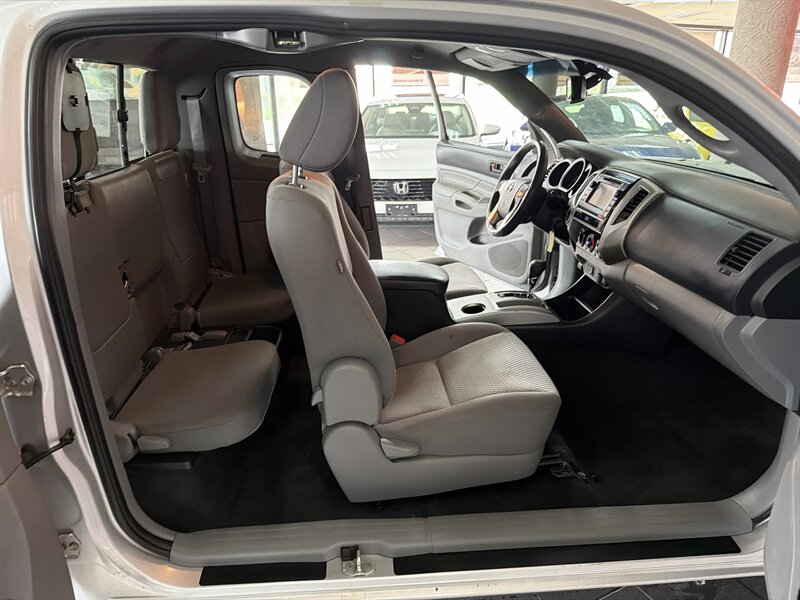 2013 Toyota Tacoma Base 4DR ACCESS CAB - Photo 19 - Hamilton, OH 45015