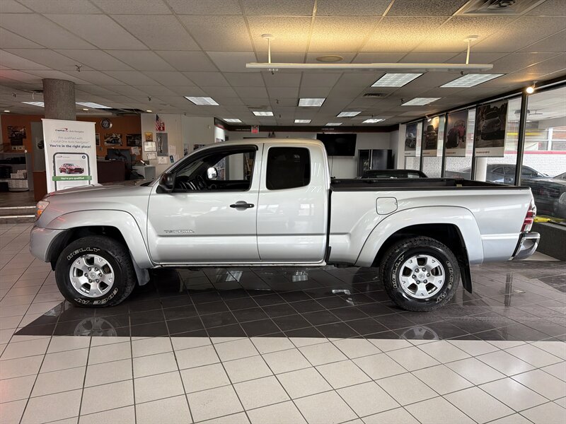 2013 Toyota Tacoma Base 4DR ACCESS CAB - Photo 2 - Hamilton, OH 45015