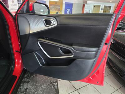 2024 Kia Soul LX - Photo 12 - Hamilton, OH 45015