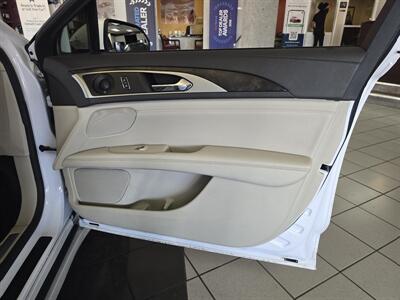 2017 Lincoln MKZ/Zephyr Reserve   - Photo 12 - Hamilton, OH 45015