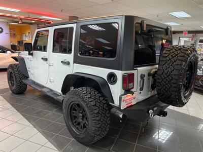 2016 Jeep Wrangler Unlimited Sahara 4X4 4DR SUV   - Photo 7 - Hamilton, OH 45015