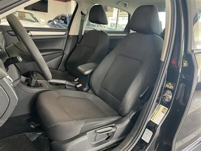 2012 Volkswagen Passat S 4DR SEDAN/5SPEED - Photo 10 - Hamilton, OH 45015