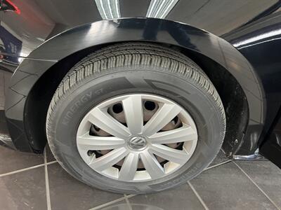 2012 Volkswagen Passat S 4DR SEDAN/5SPEED - Photo 33 - Hamilton, OH 45015