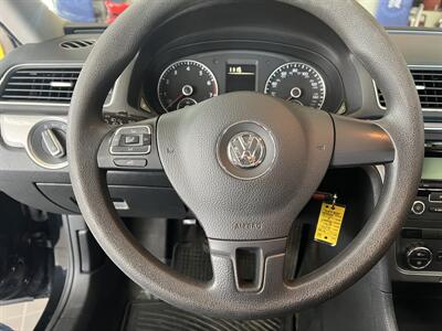 2012 Volkswagen Passat S 4DR SEDAN/5SPEED - Photo 14 - Hamilton, OH 45015