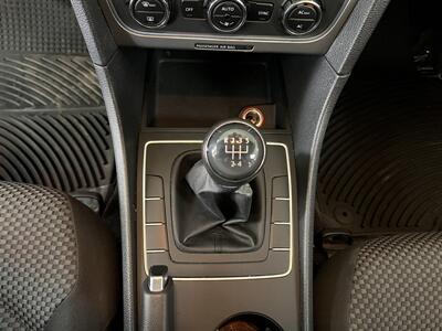 2012 Volkswagen Passat S 4DR SEDAN/5SPEED - Photo 16 - Hamilton, OH 45015