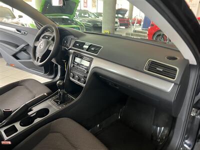 2012 Volkswagen Passat S 4DR SEDAN/5SPEED - Photo 29 - Hamilton, OH 45015