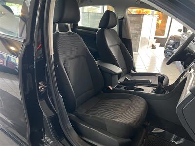 2012 Volkswagen Passat S 4DR SEDAN/5SPEED - Photo 28 - Hamilton, OH 45015