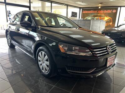 2012 Volkswagen Passat S 4DR SEDAN/5SPEED - Photo 4 - Hamilton, OH 45015