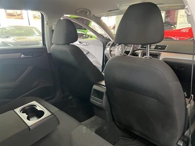 2012 Volkswagen Passat S 4DR SEDAN/5SPEED - Photo 25 - Hamilton, OH 45015