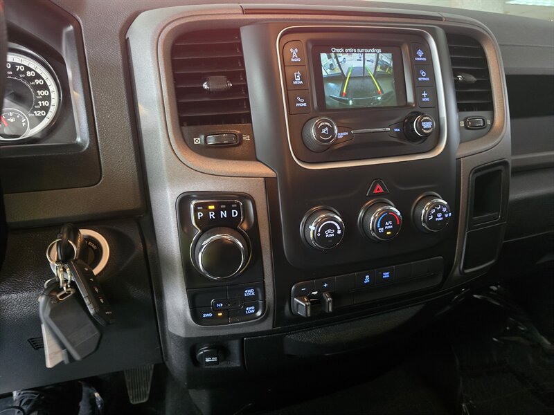 2018 RAM 1500 Express 4DR QUAD CAB 4X4 - Photo 23 - Hamilton, OH 45015