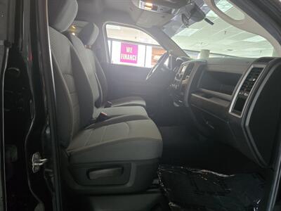 2018 RAM 1500 Express 4DR QUAD CAB 4X4 - Photo 13 - Hamilton, OH 45015