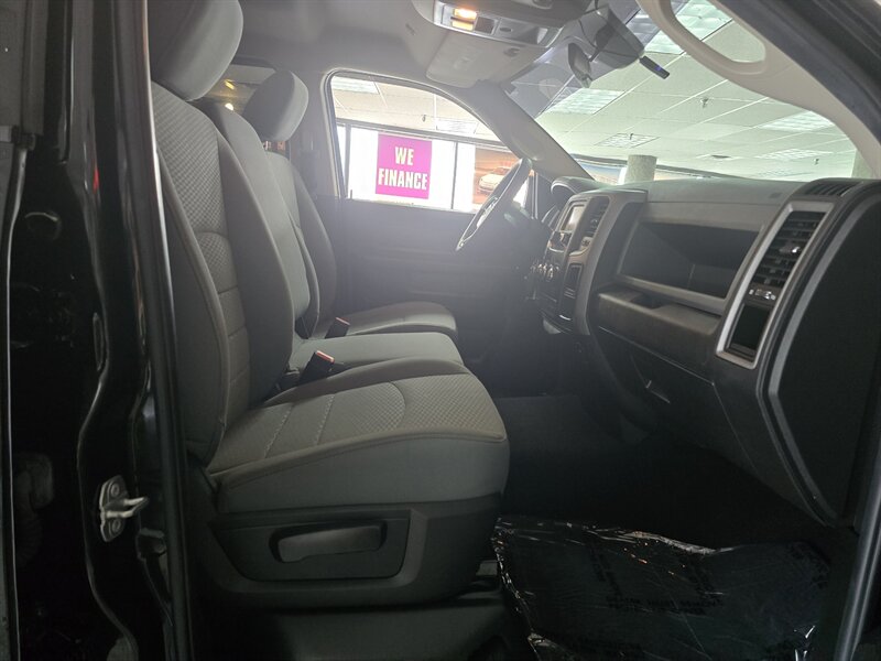 2018 RAM 1500 Express 4DR QUAD CAB 4X4 - Photo 13 - Hamilton, OH 45015