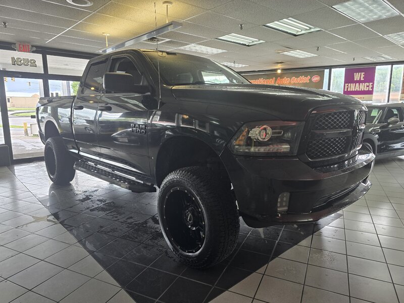 2018 RAM 1500 Express 4DR QUAD CAB 4X4 - Photo 2 - Hamilton, OH 45015