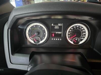 2018 RAM 1500 Express 4DR QUAD CAB 4X4 - Photo 17 - Hamilton, OH 45015