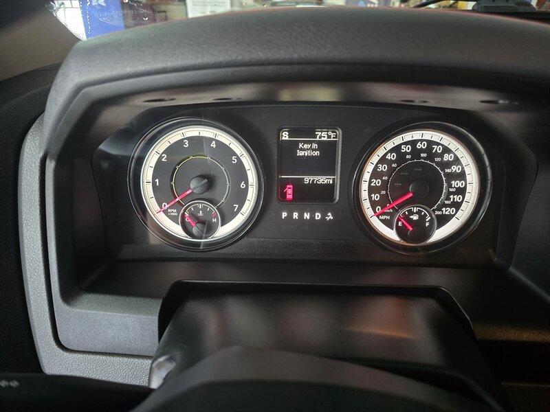 2018 RAM 1500 Express 4DR QUAD CAB 4X4 - Photo 17 - Hamilton, OH 45015