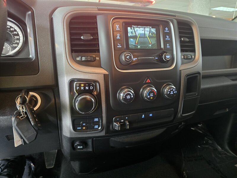 2018 RAM 1500 Express 4DR QUAD CAB 4X4 - Photo 22 - Hamilton, OH 45015