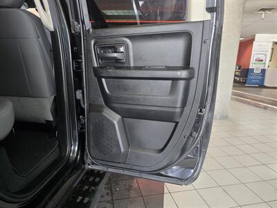 2018 RAM 1500 Express 4DR QUAD CAB 4X4 - Photo 15 - Hamilton, OH 45015