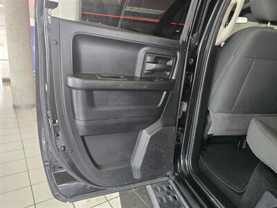 2018 RAM 1500 Express 4DR QUAD CAB 4X4 - Photo 10 - Hamilton, OH 45015