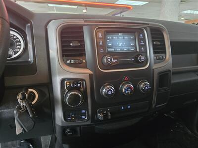 2018 RAM 1500 Express 4DR QUAD CAB 4X4 - Photo 18 - Hamilton, OH 45015