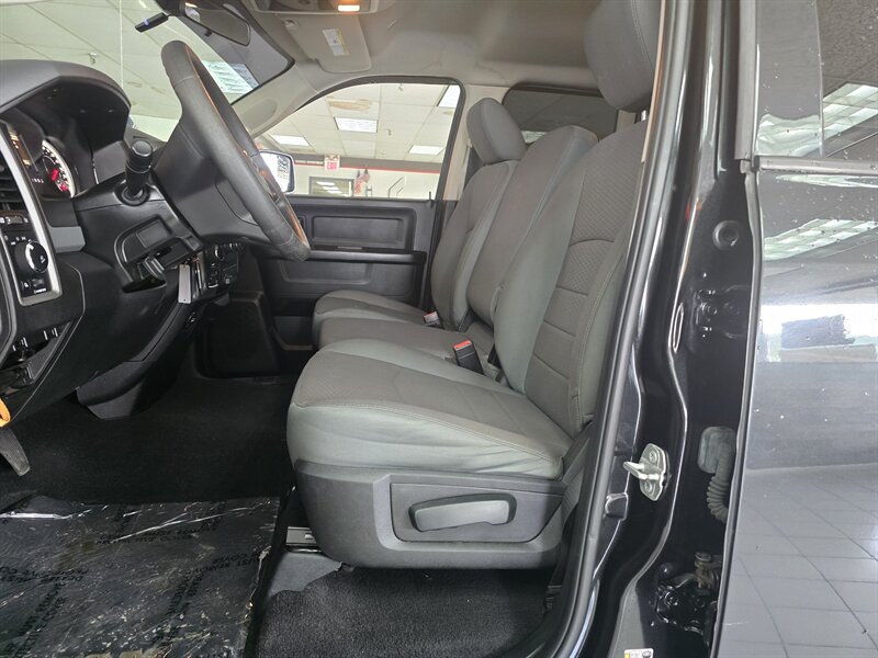 2018 RAM 1500 Express 4DR QUAD CAB 4X4 - Photo 9 - Hamilton, OH 45015