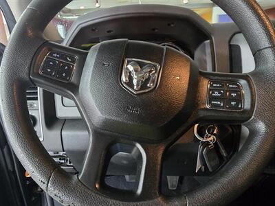 2018 RAM 1500 Express 4DR QUAD CAB 4X4 - Photo 19 - Hamilton, OH 45015