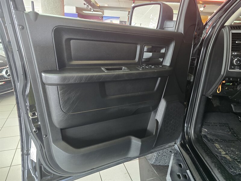 2018 RAM 1500 Express 4DR QUAD CAB 4X4 - Photo 7 - Hamilton, OH 45015