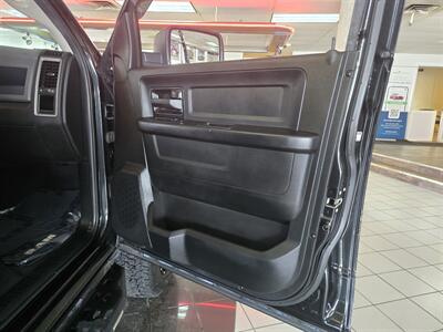 2018 RAM 1500 Express 4DR QUAD CAB 4X4 - Photo 12 - Hamilton, OH 45015