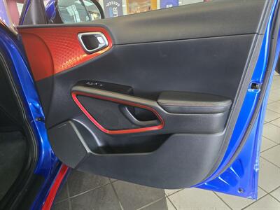2022 Kia Soul Turbo 4DR CROSSOVER   - Photo 12 - Hamilton, OH 45015