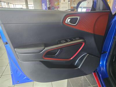 2022 Kia Soul Turbo 4DR CROSSOVER   - Photo 7 - Hamilton, OH 45015